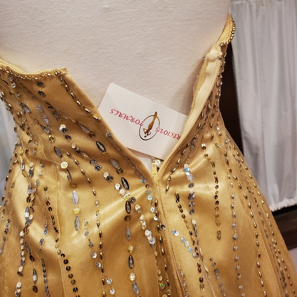 Gold Beaded Shortie - Picture 3 of 3